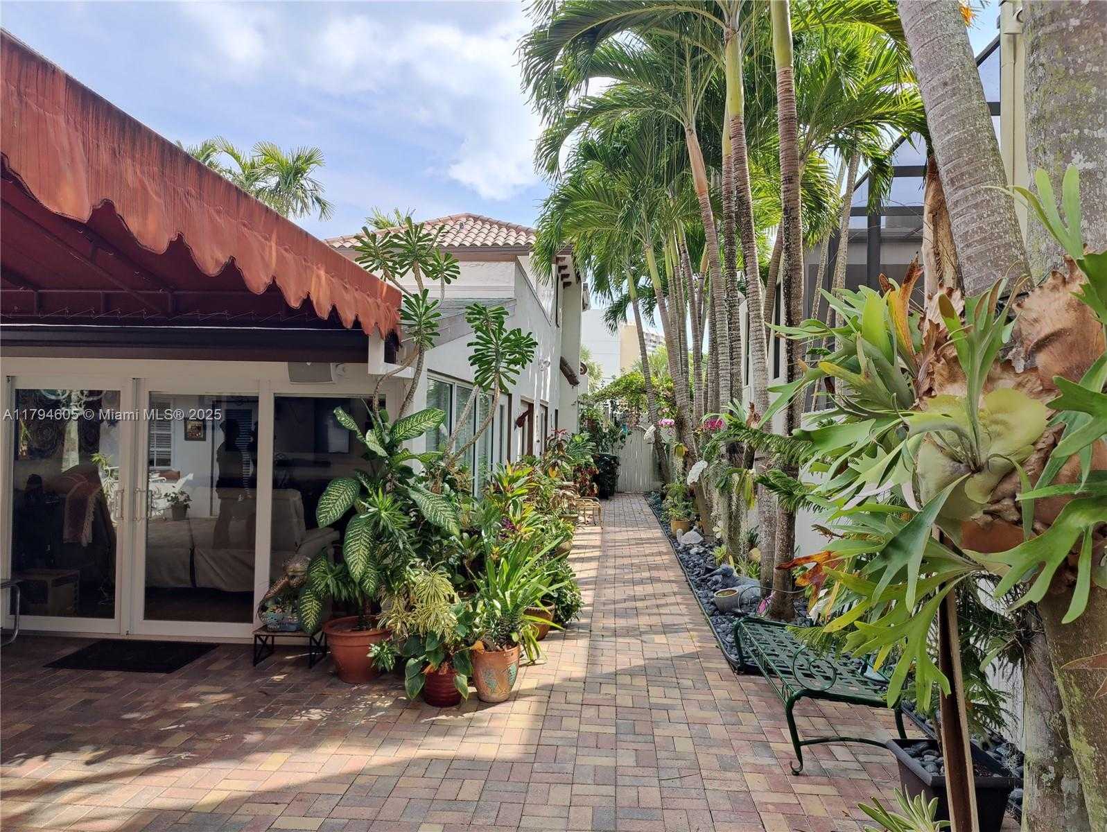 Small Image of 1823 SOUTH BAYSHORE LN, Miami Number 65