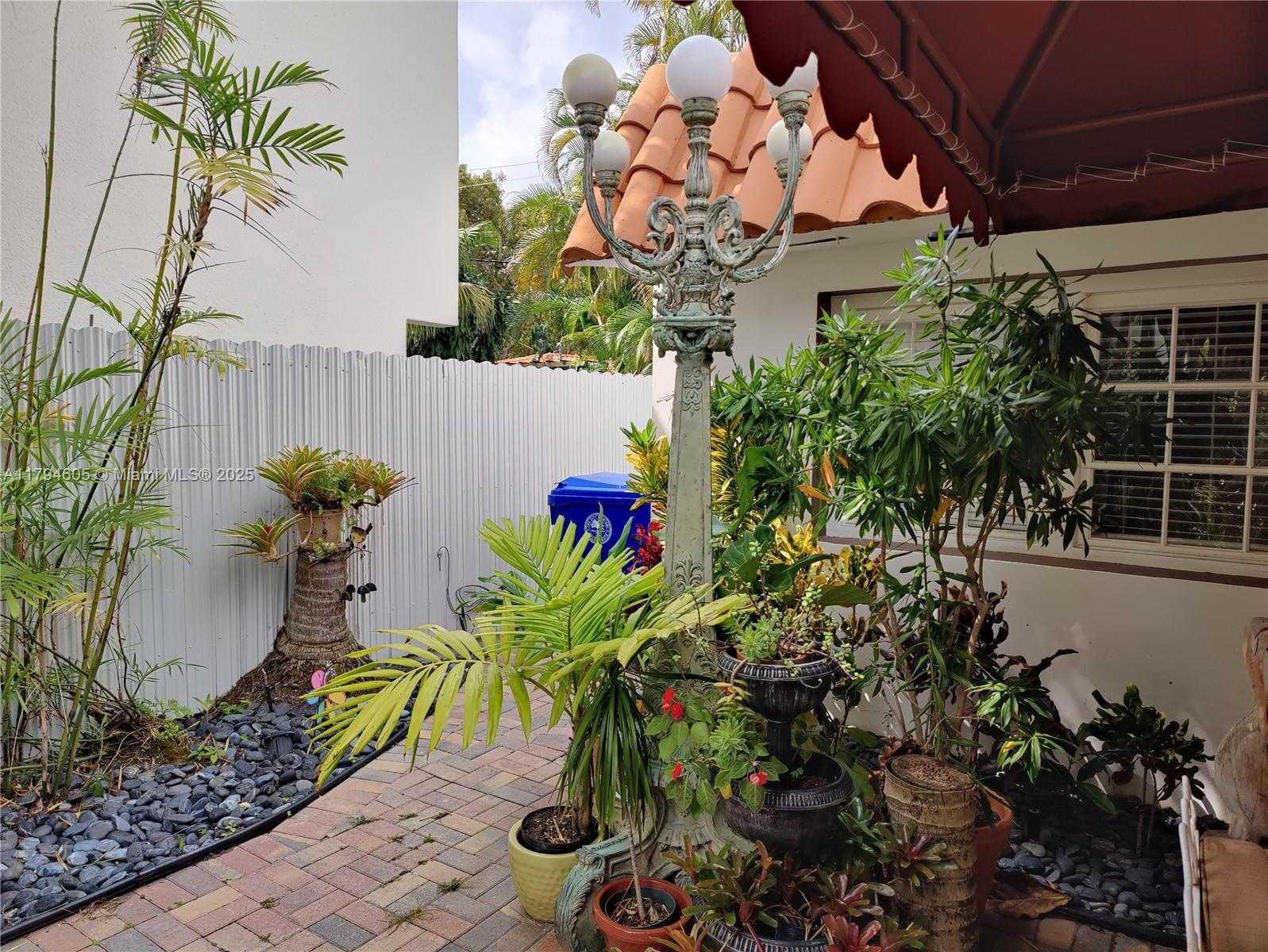 Small Image of 1823 SOUTH BAYSHORE LN, Miami Number 66