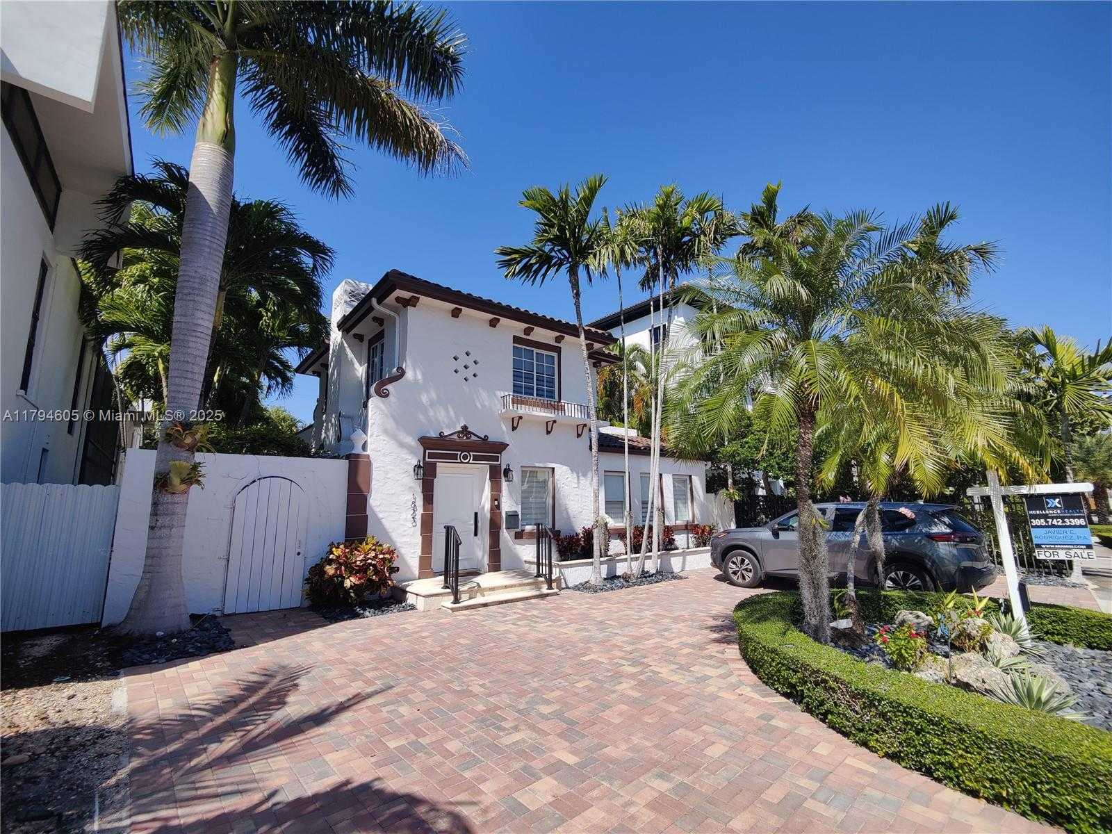 Small Image of 1823 SOUTH BAYSHORE LN, Miami Number 7