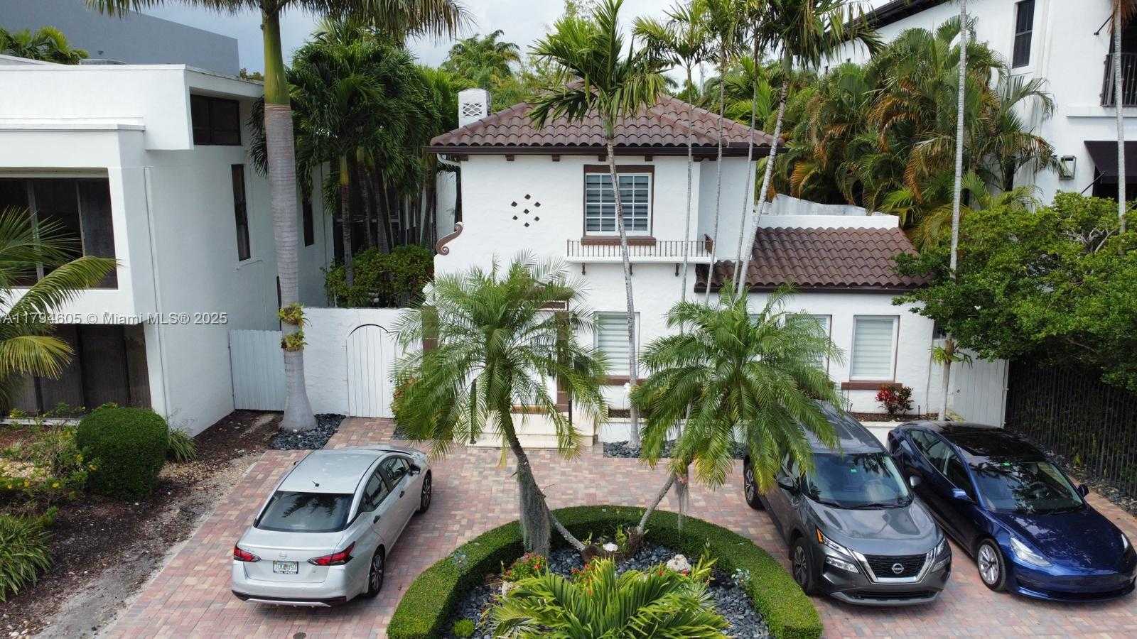 Small Image of 1823 SOUTH BAYSHORE LN, Miami Number 8