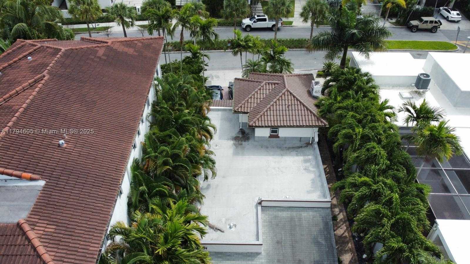 Small Image of 1823 SOUTH BAYSHORE LN, Miami Number 9