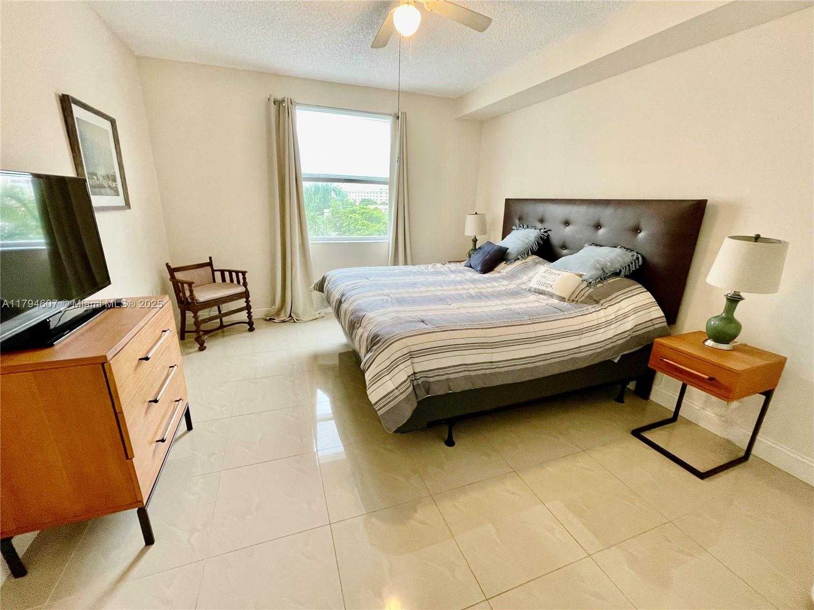 Small Image of 17150 NORTH BAY RD #2511, Sunny Isles Beach Number 11