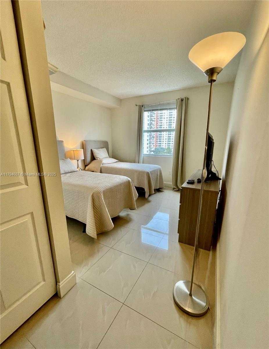 Small Image of 17150 NORTH BAY RD #2511, Sunny Isles Beach Number 14