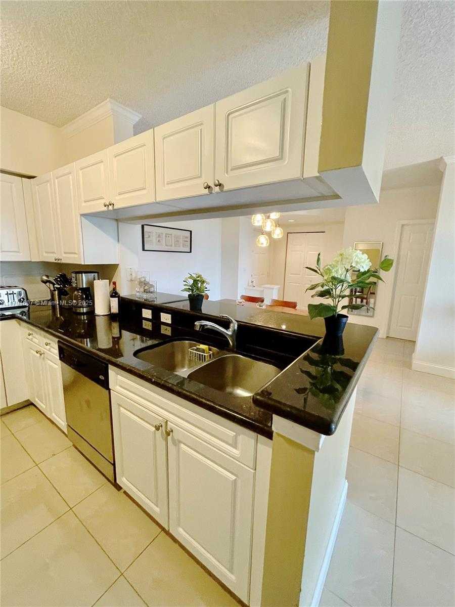 Small Image of 17150 NORTH BAY RD #2511, Sunny Isles Beach Number 7