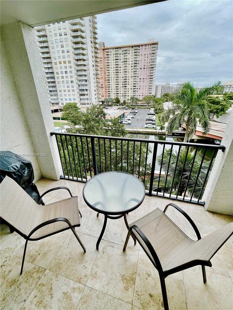 Small Image of 17150 NORTH BAY RD #2511, Sunny Isles Beach Number 8