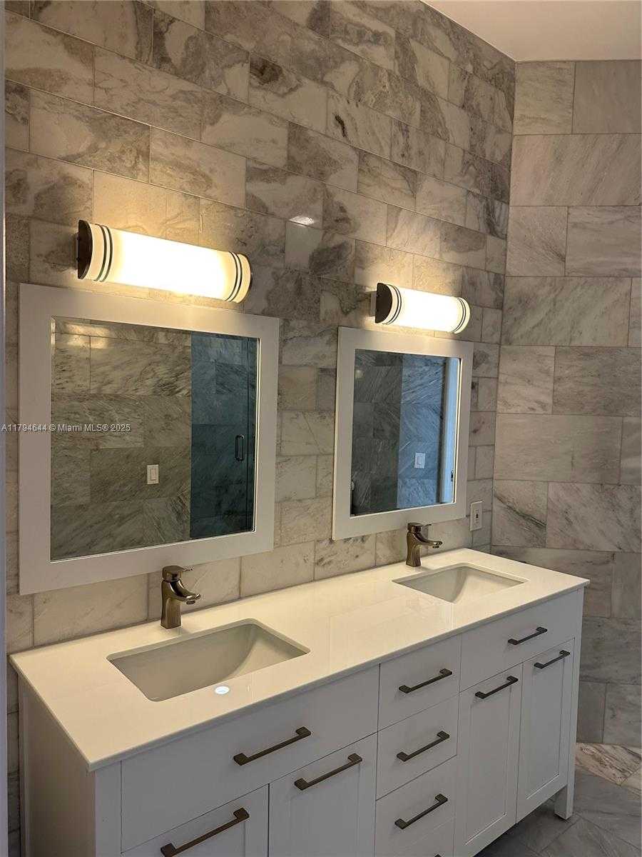 Small Image of 10600 SOUTH WEST 69TH AVE, Pinecrest Number 94