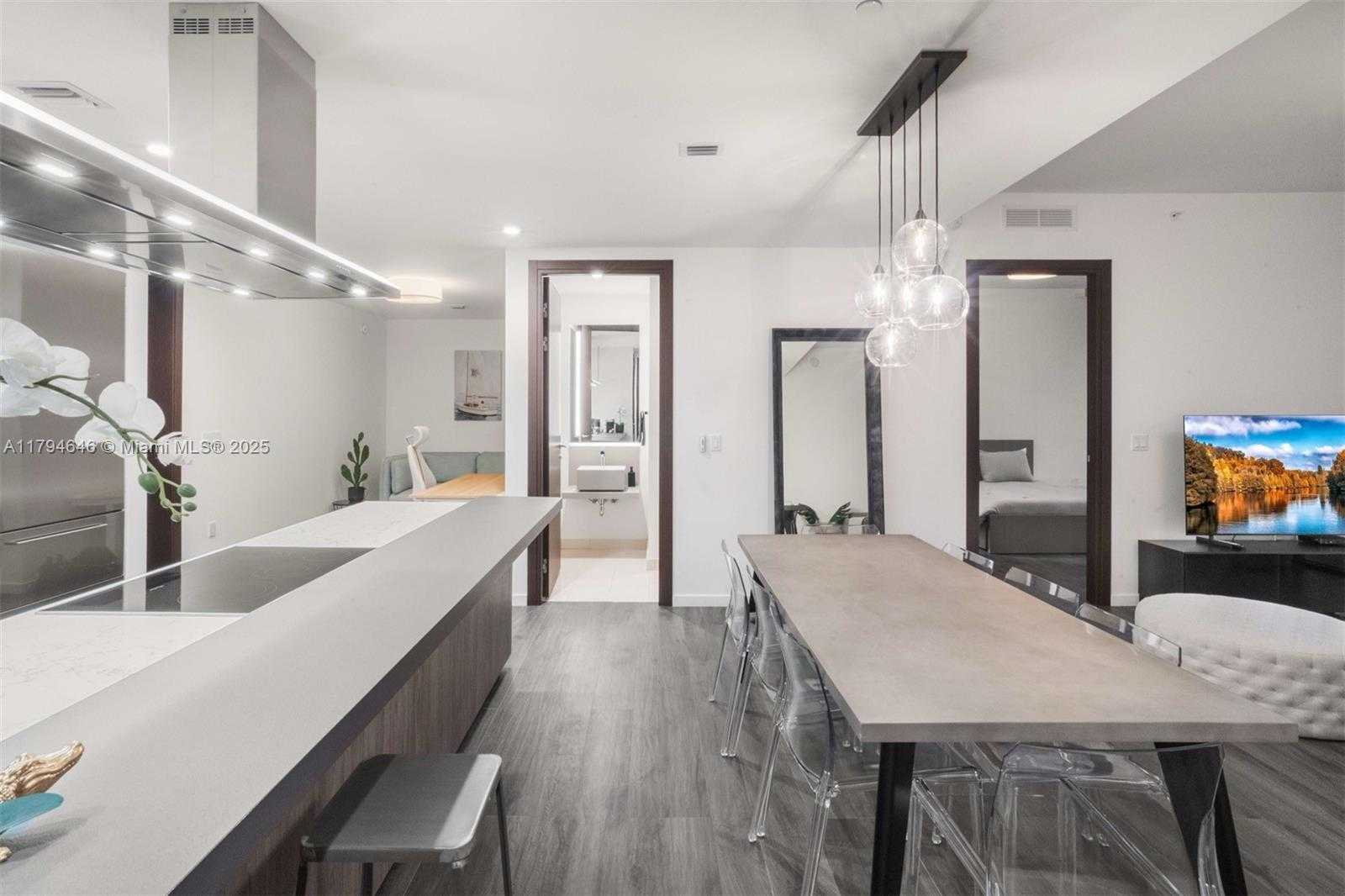 Small Image of 1000 BRICKELL PLZ #PH5706, Miami Number 11