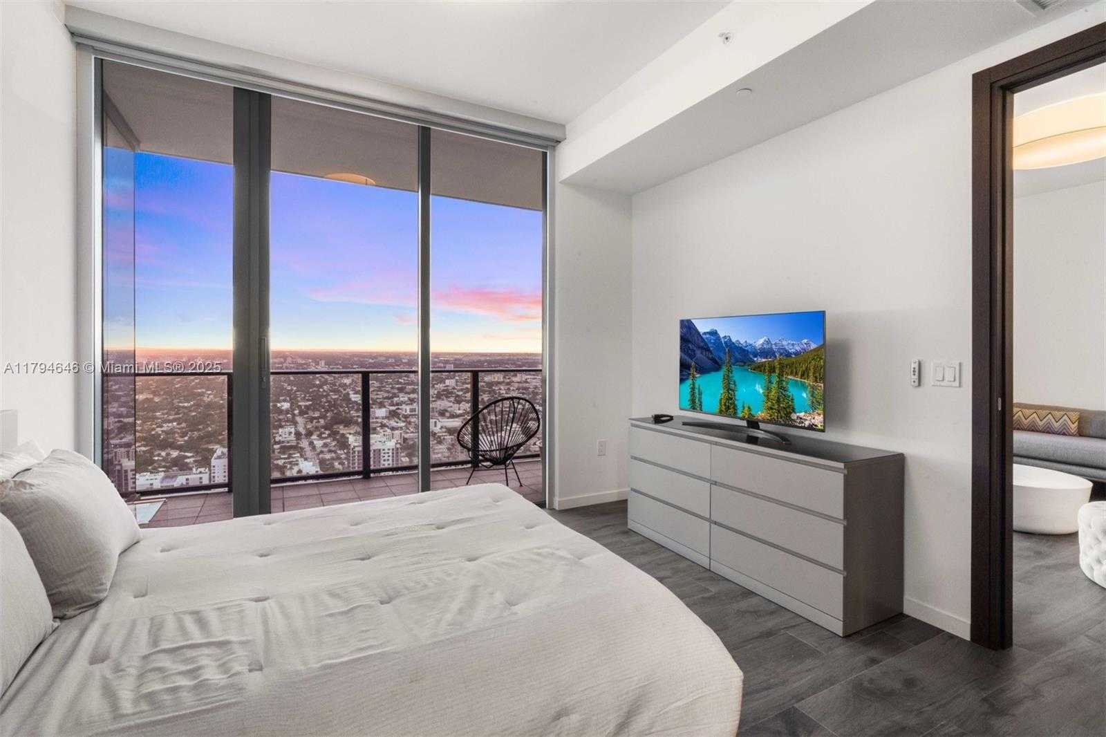Small Image of 1000 BRICKELL PLZ #PH5706, Miami Number 13
