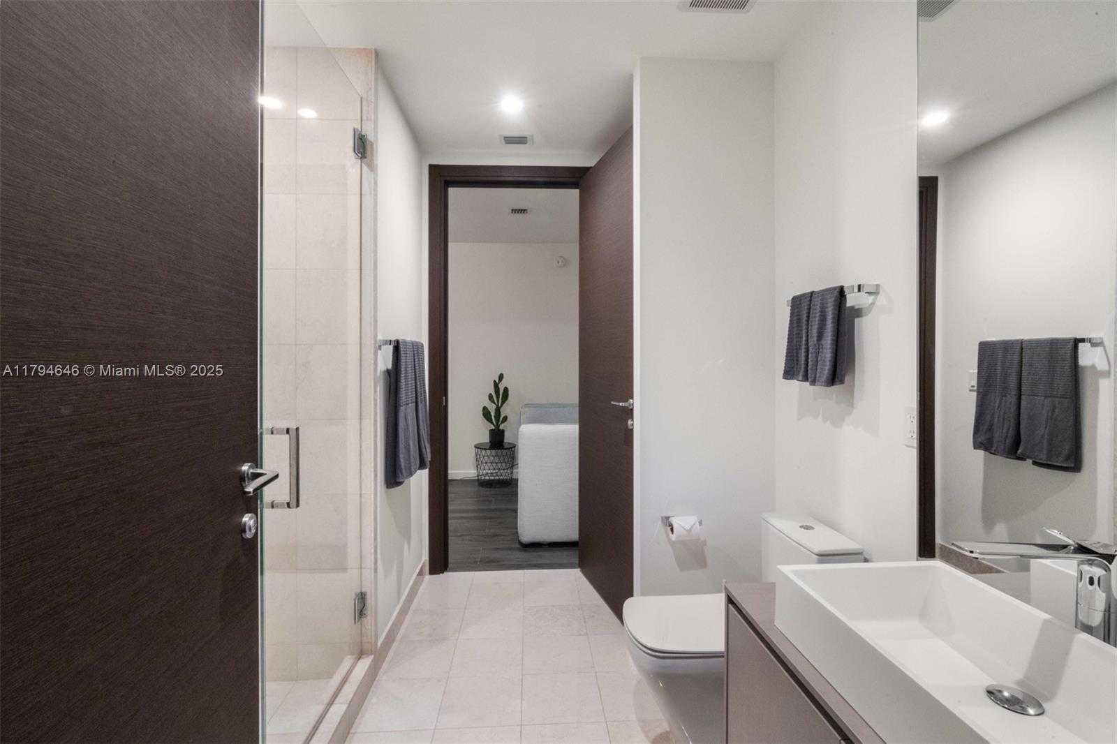 Small Image of 1000 BRICKELL PLZ #PH5706, Miami Number 15
