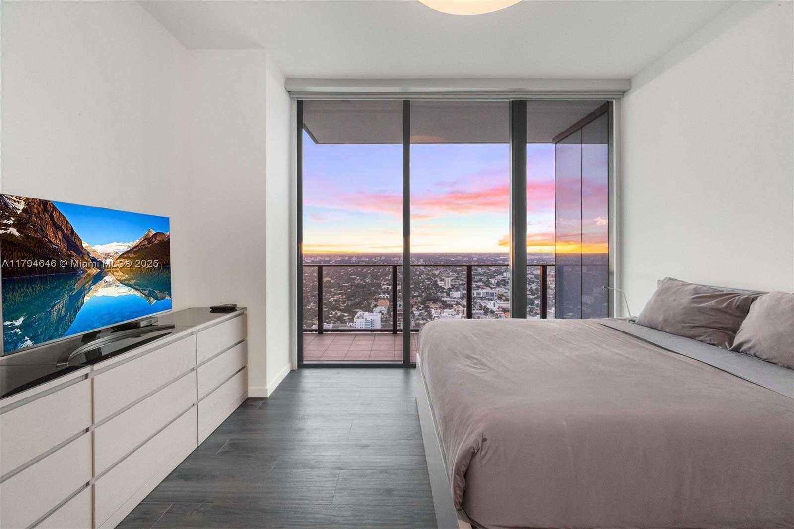 Small Image of 1000 BRICKELL PLZ #PH5706, Miami Number 16