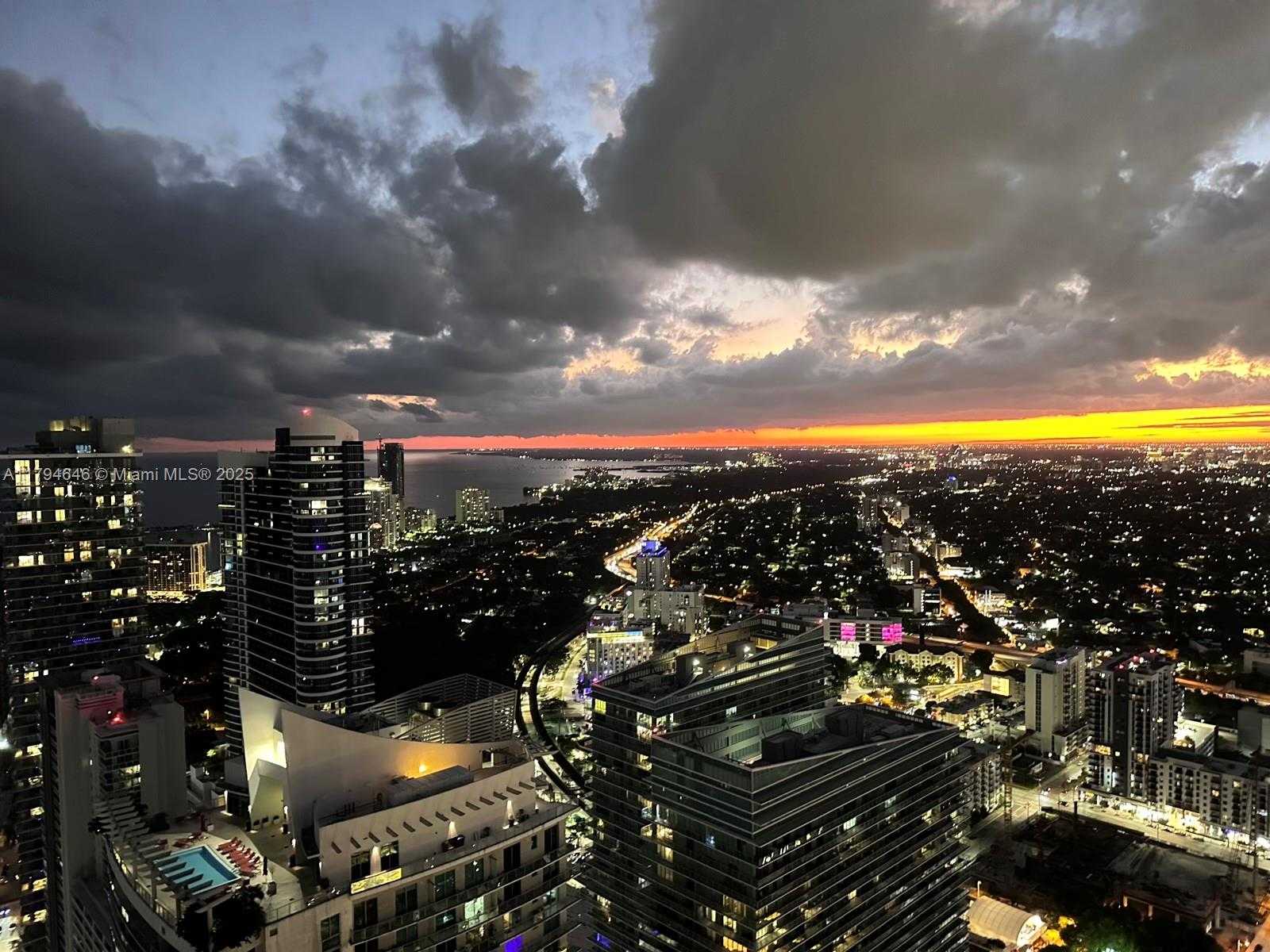 Small Image of 1000 BRICKELL PLZ #PH5706, Miami Number 3