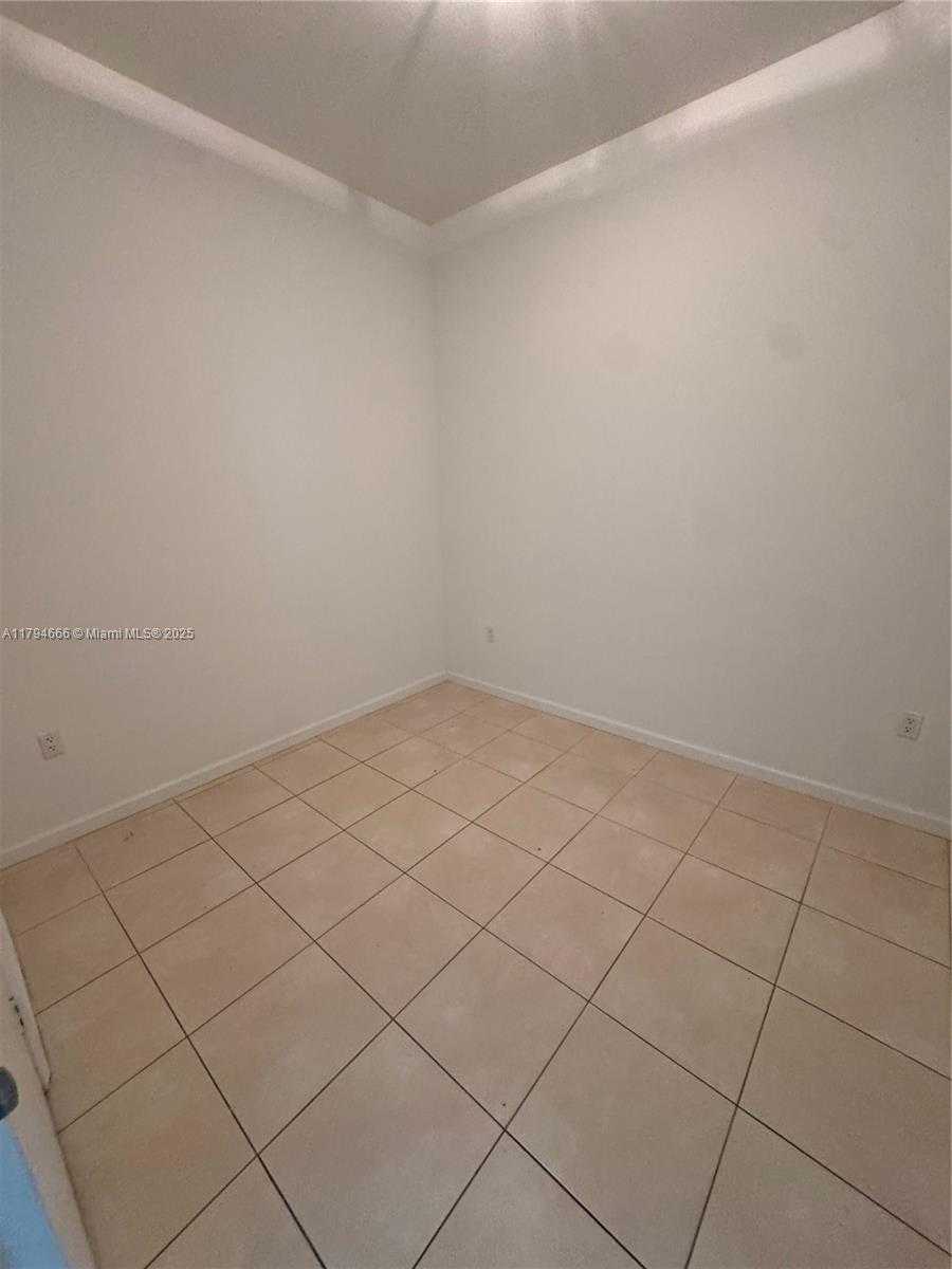 Small Image of 7930 EAST DR #DR, North Bay Village Number 14