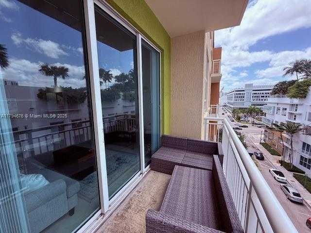 Small Image of 2001 BISCAYNE BLVD #2502, Miami Number 16
