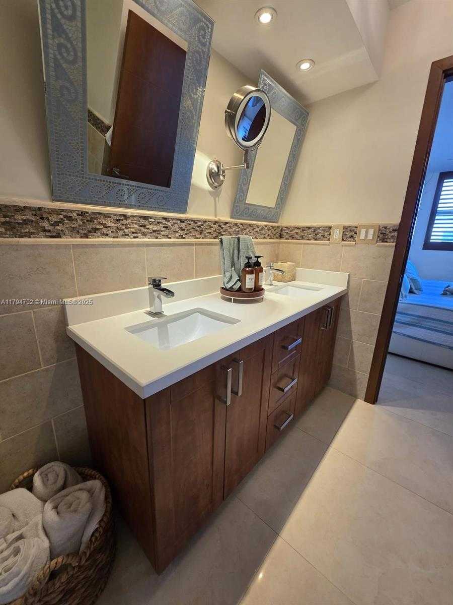 Small Image of 9225 COLLINS AVE #1409, Surfside Number 24
