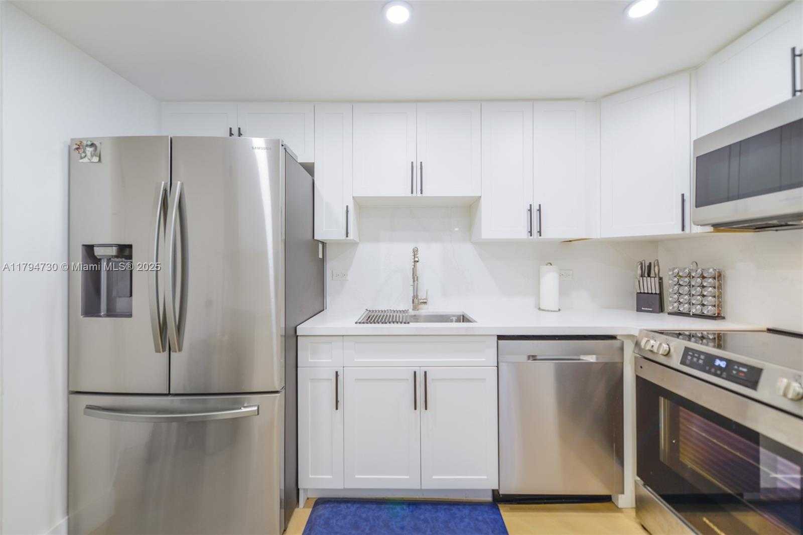 Small Image of 801 BRICKELL BAY DR #1962, Miami Number 12