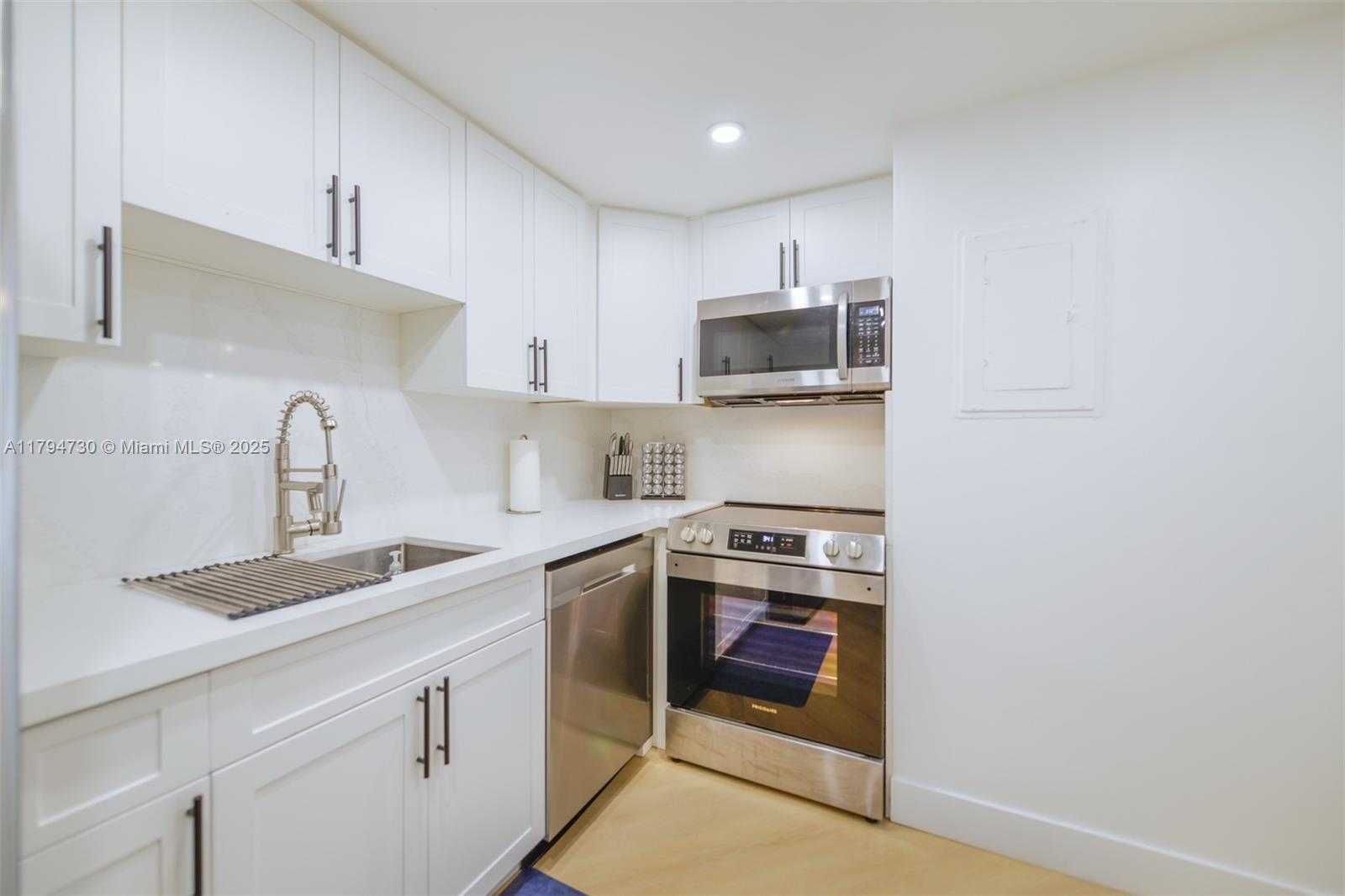 Small Image of 801 BRICKELL BAY DR #1962, Miami Number 13