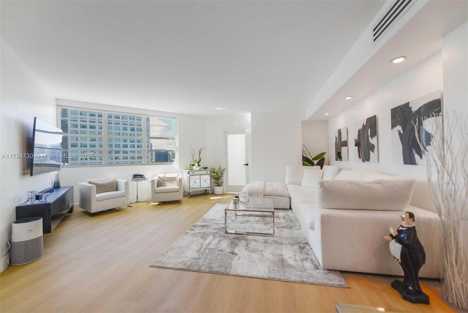 Small Image of 801 BRICKELL BAY DR #1962, Miami Number 2