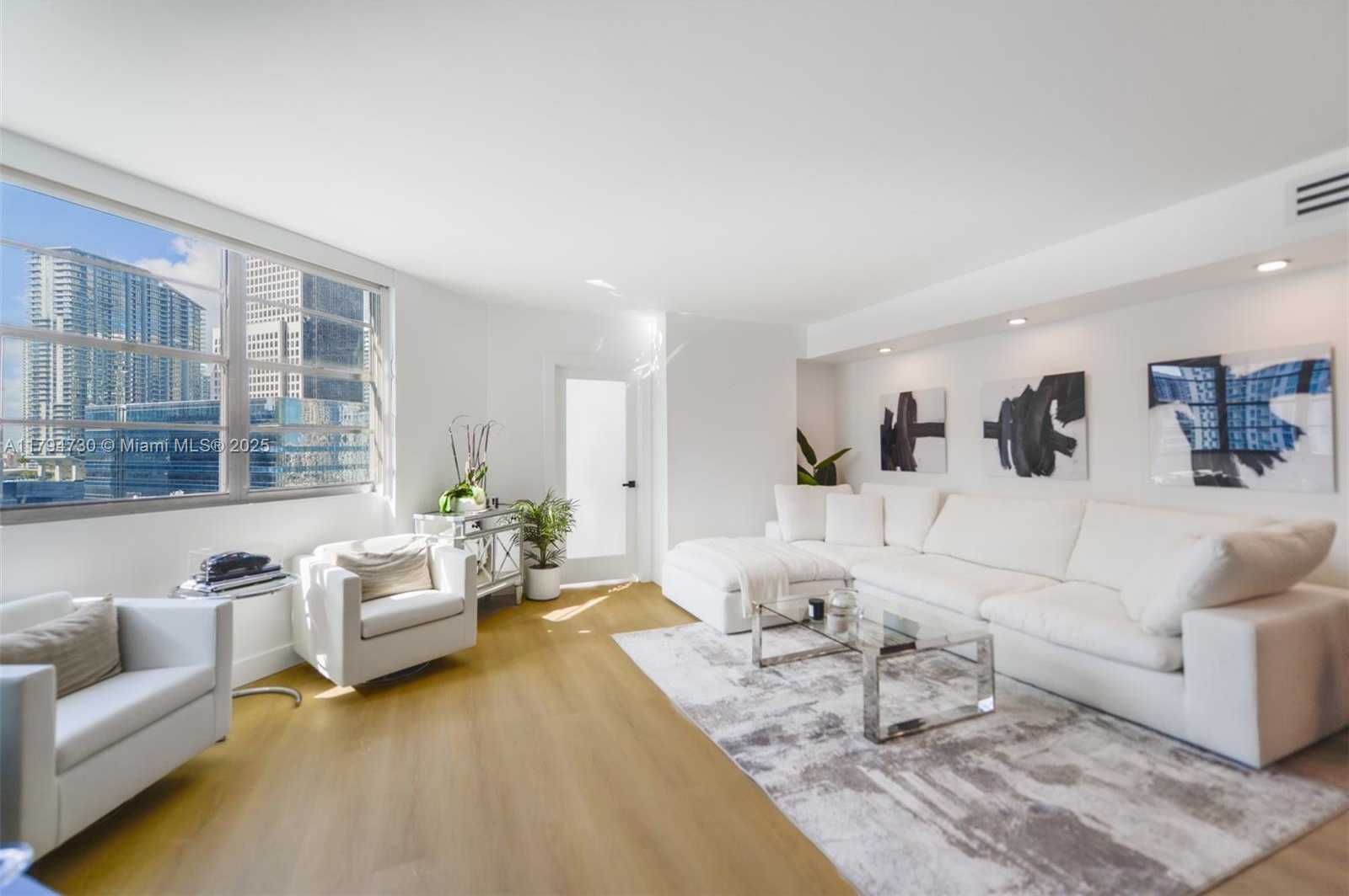Small Image of 801 BRICKELL BAY DR #1962, Miami Number 3