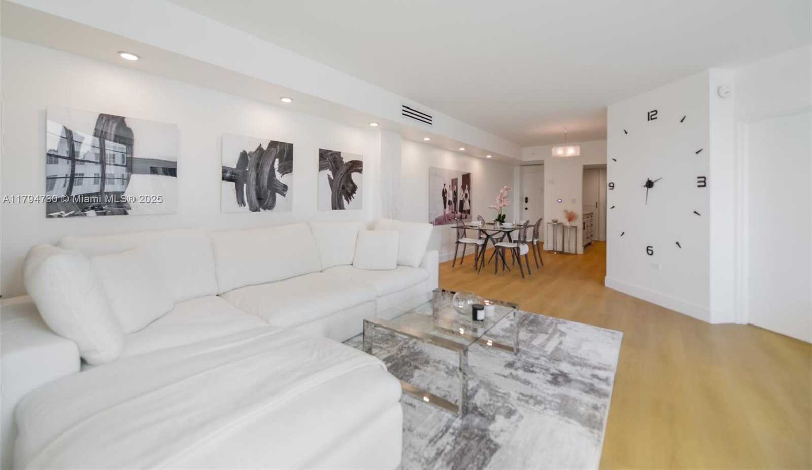 Small Image of 801 BRICKELL BAY DR #1962, Miami Number 4