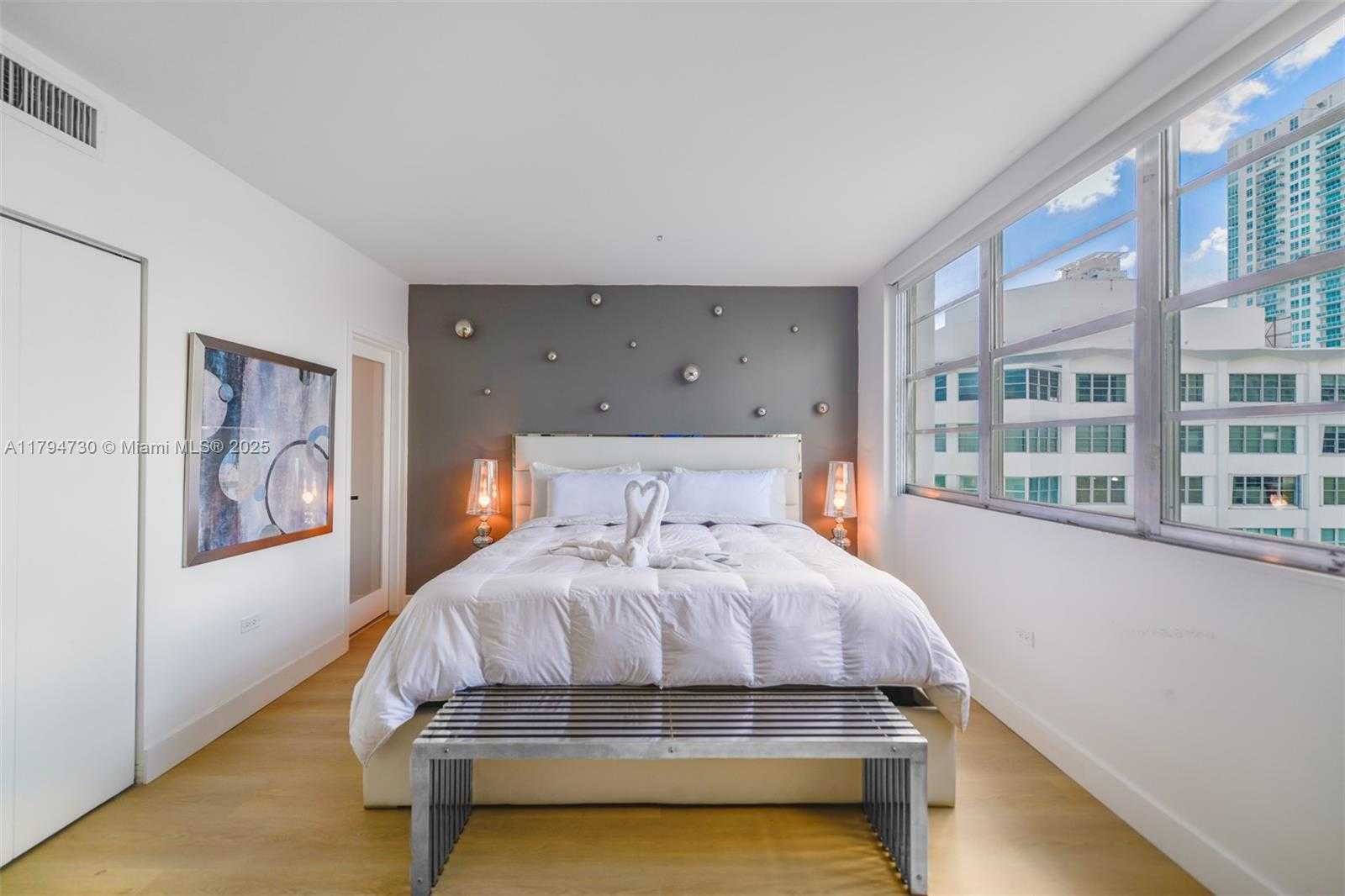 Small Image of 801 BRICKELL BAY DR #1962, Miami Number 6