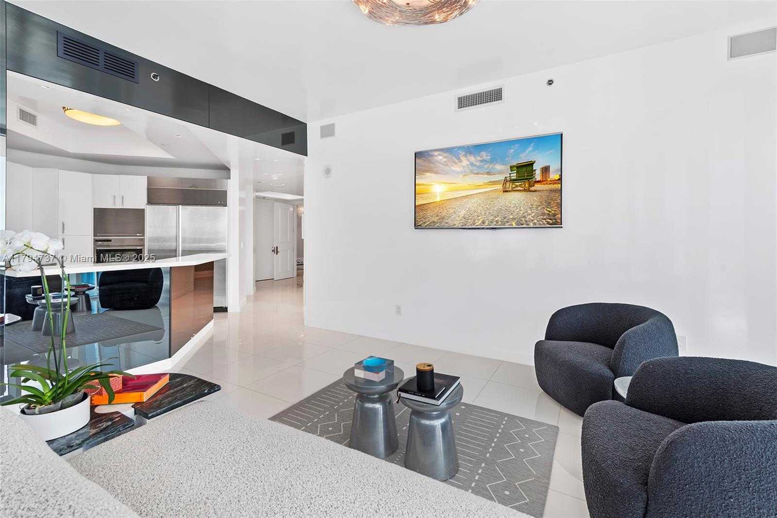Small Image of 100 SOUTH POINTE DR #2101, Miami Beach Number 12