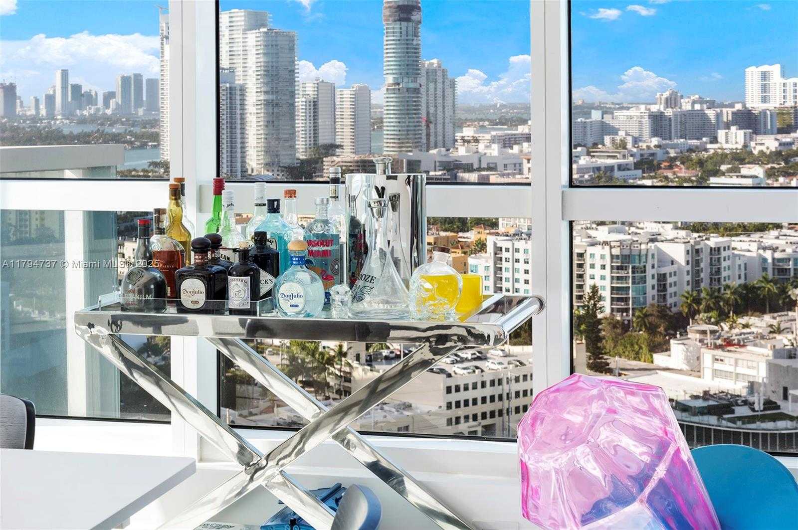 Small Image of 100 SOUTH POINTE DR #2101, Miami Beach Number 16