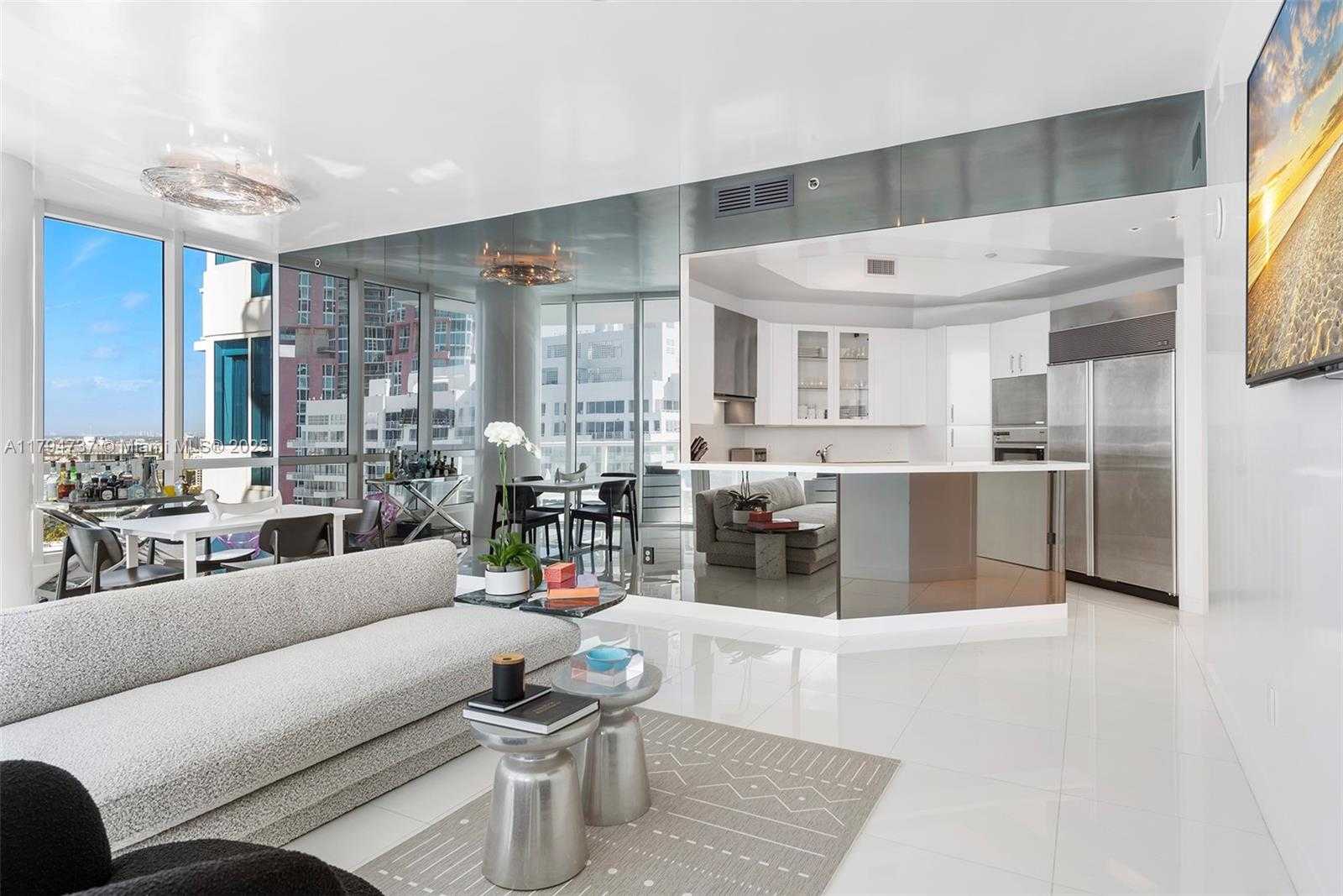 Small Image of 100 SOUTH POINTE DR #2101, Miami Beach Number 17
