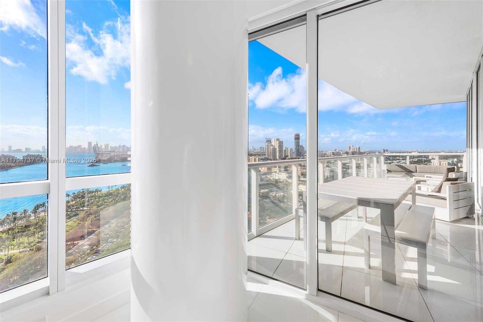Small Image of 100 SOUTH POINTE DR #2101, Miami Beach Number 18