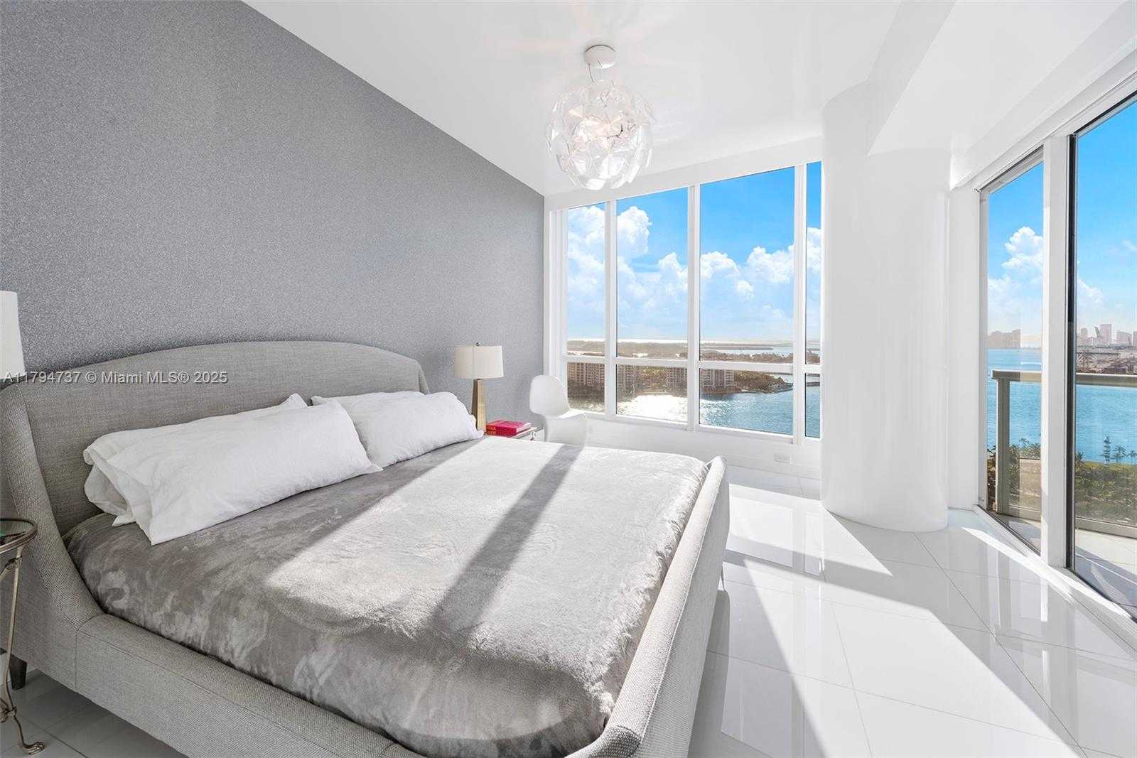 Small Image of 100 SOUTH POINTE DR #2101, Miami Beach Number 19