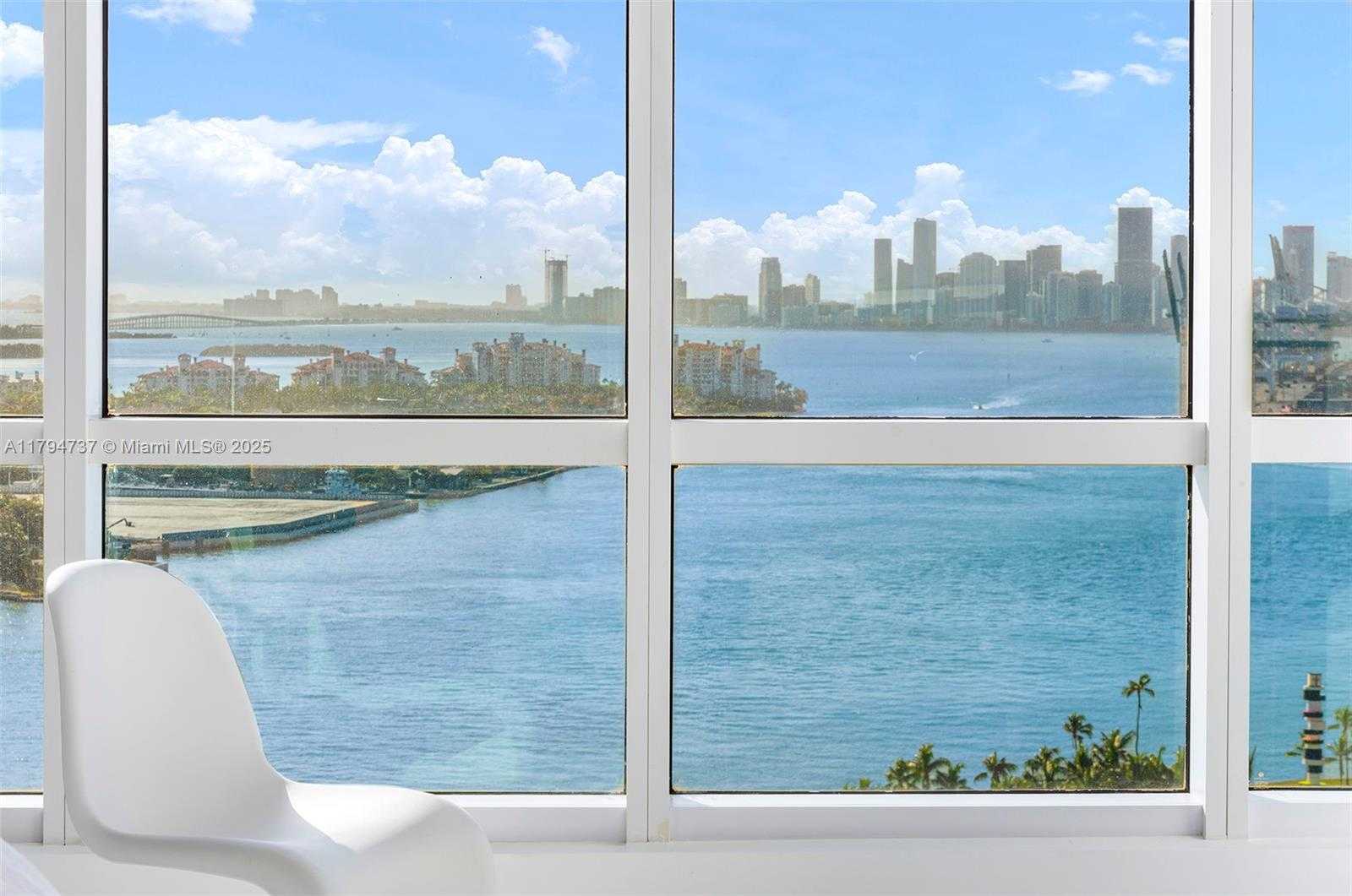 Small Image of 100 SOUTH POINTE DR #2101, Miami Beach Number 20