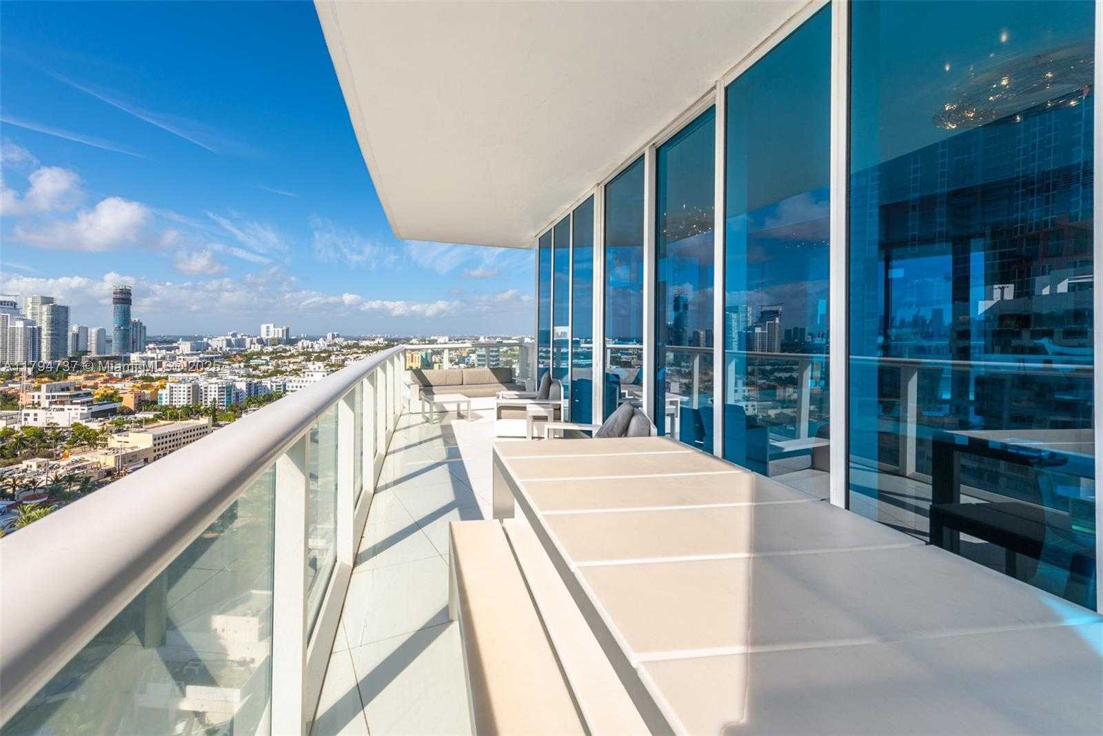 Small Image of 100 SOUTH POINTE DR #2101, Miami Beach Number 27