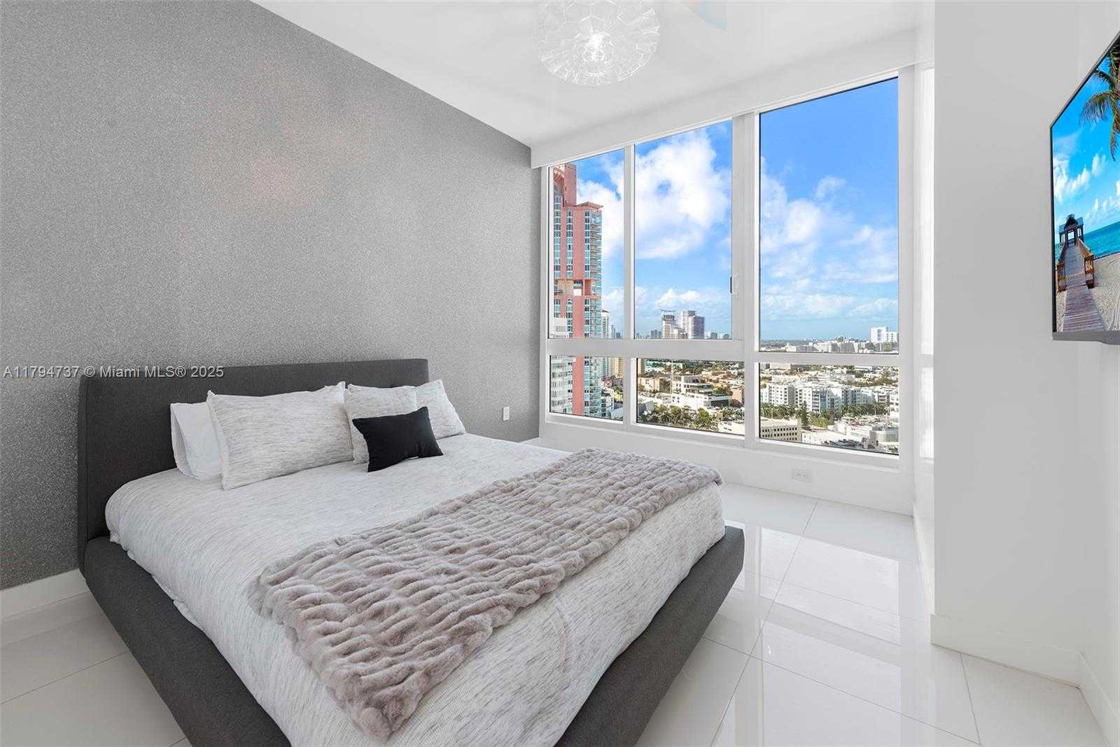 Small Image of 100 SOUTH POINTE DR #2101, Miami Beach Number 29