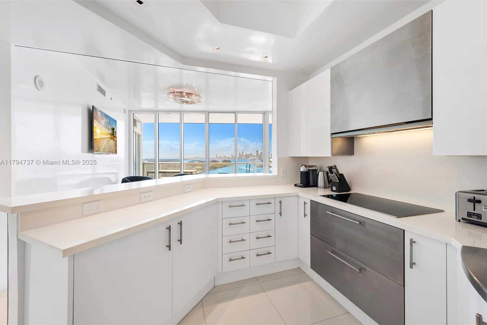 Small Image of 100 SOUTH POINTE DR #2101, Miami Beach Number 32