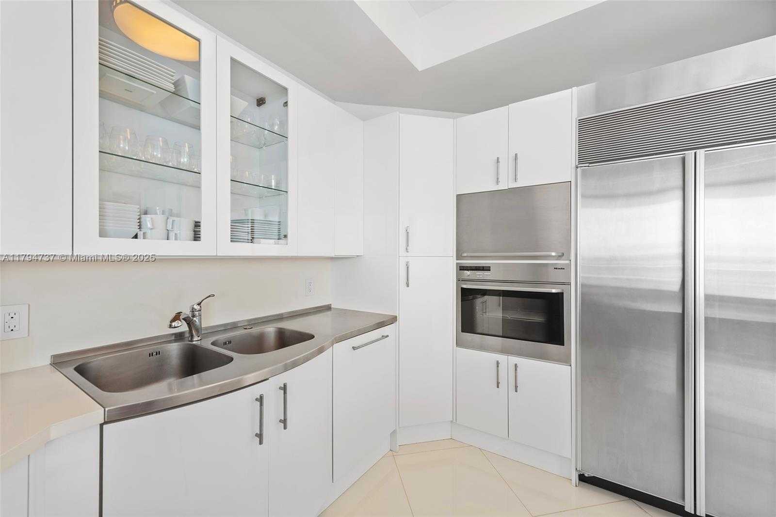 Small Image of 100 SOUTH POINTE DR #2101, Miami Beach Number 33