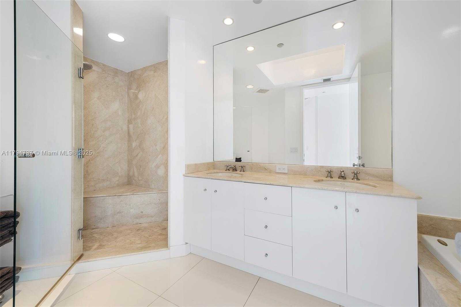 Small Image of 100 SOUTH POINTE DR #2101, Miami Beach Number 38