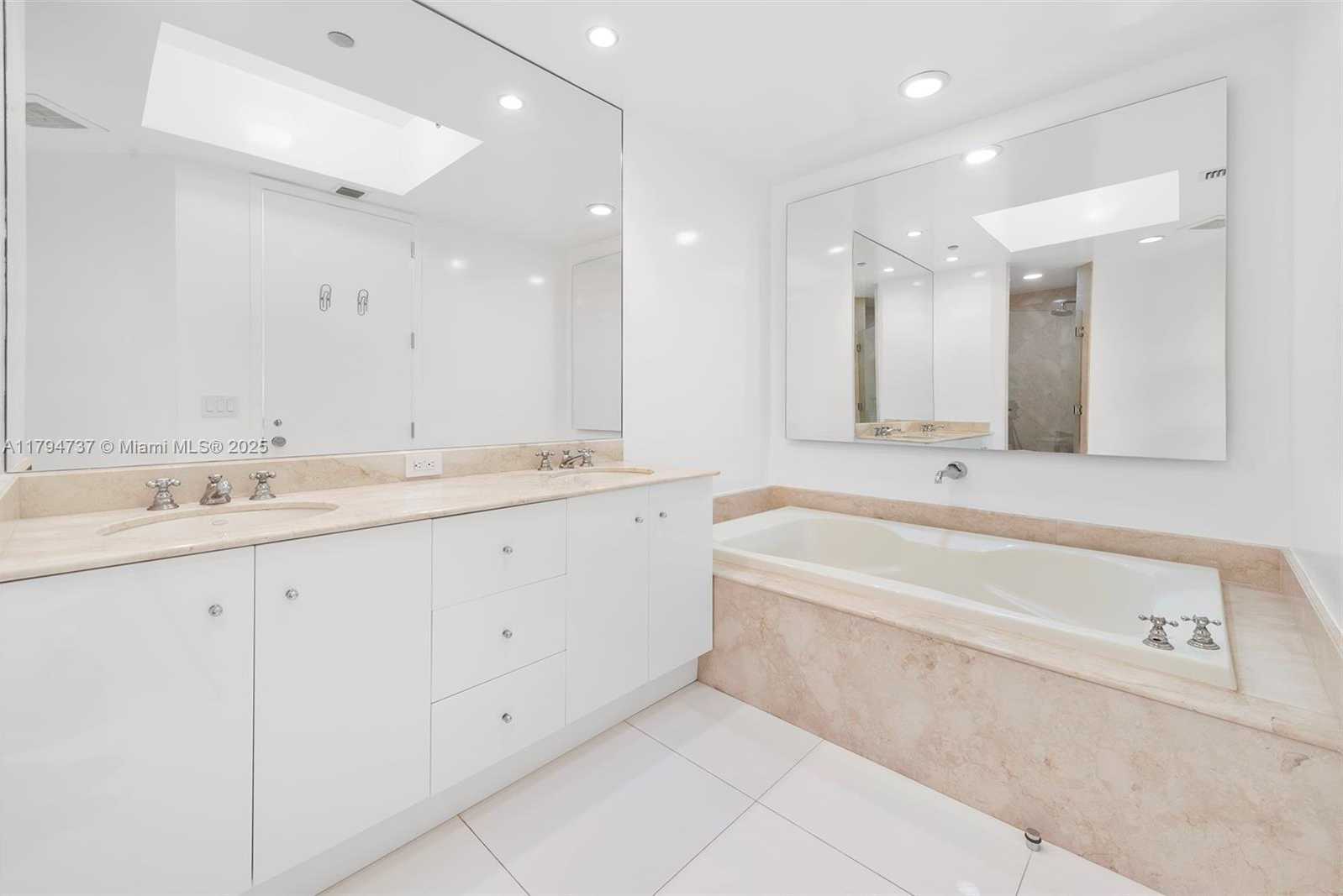 Small Image of 100 SOUTH POINTE DR #2101, Miami Beach Number 39