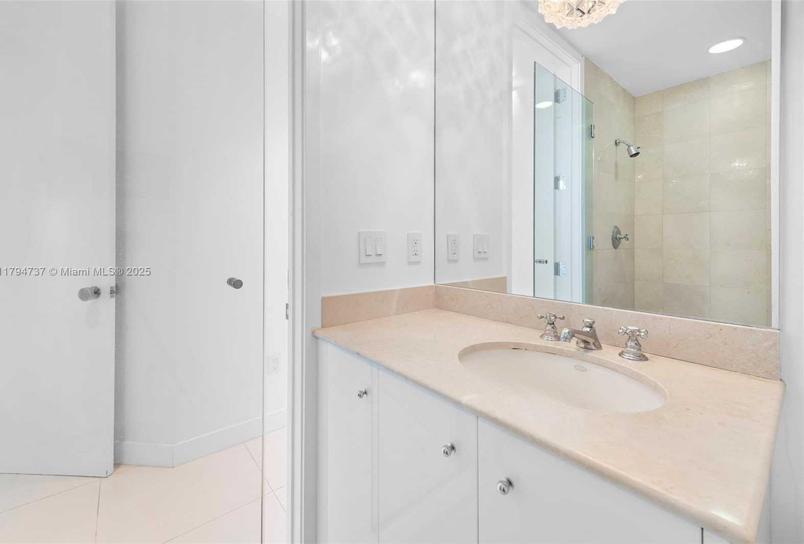 Small Image of 100 SOUTH POINTE DR #2101, Miami Beach Number 40