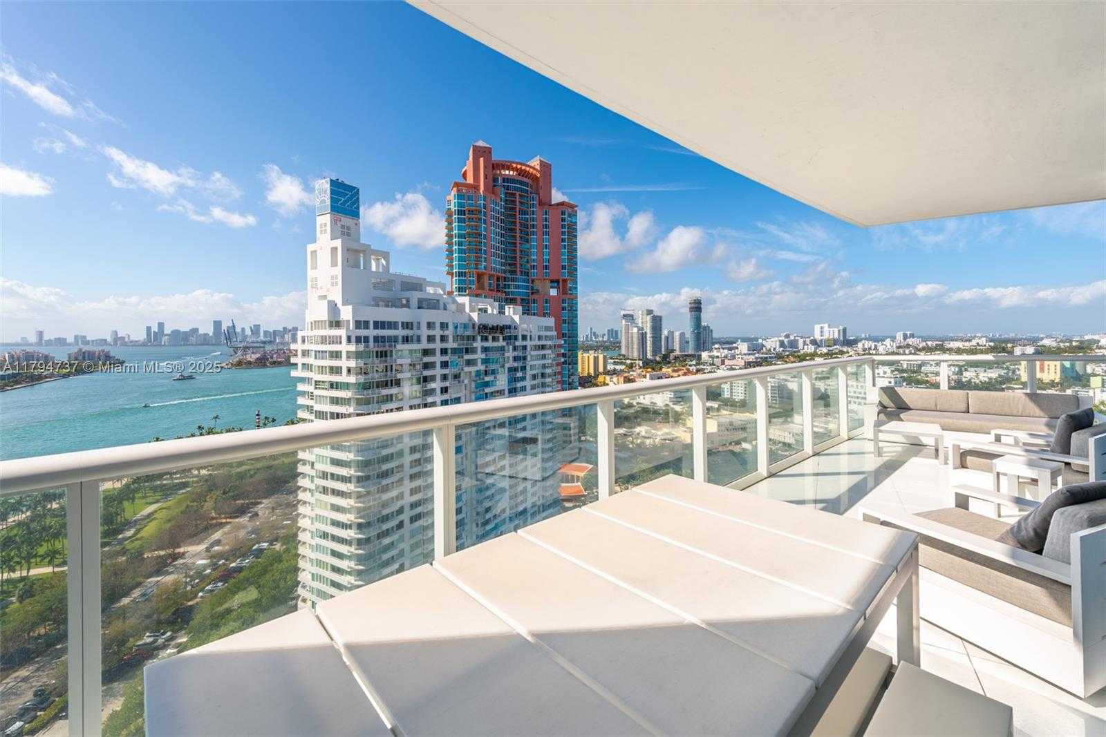 Small Image of 100 SOUTH POINTE DR #2101, Miami Beach Number 42