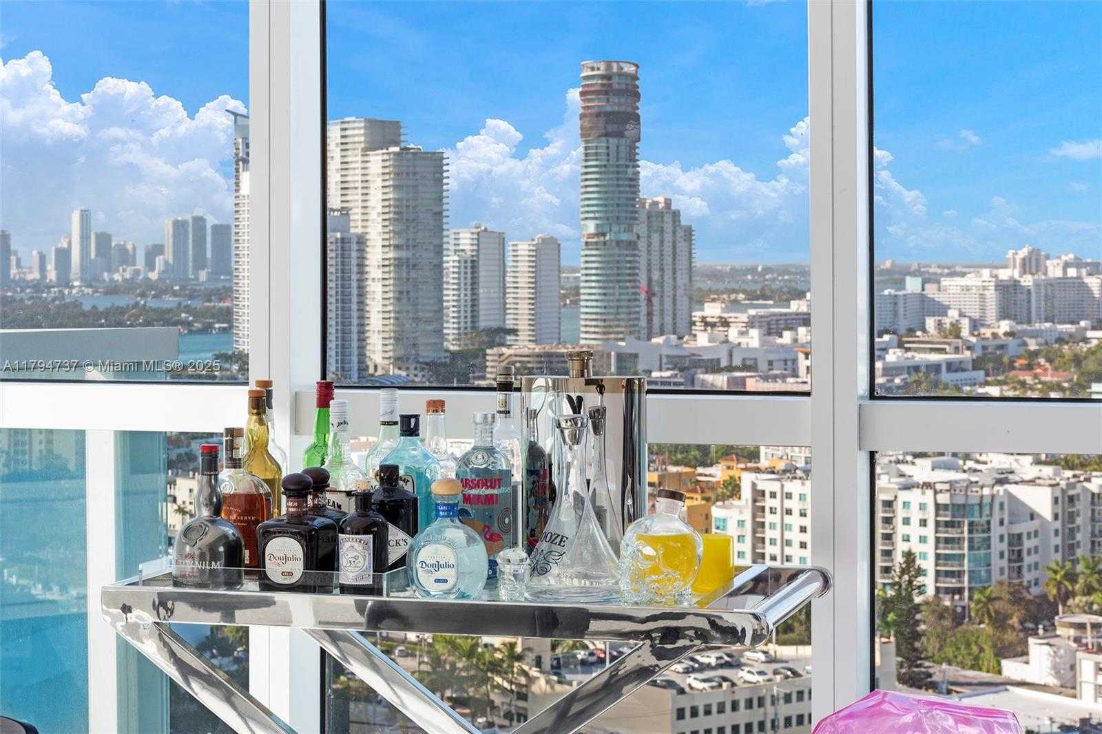 Small Image of 100 SOUTH POINTE DR #2101, Miami Beach Number 5