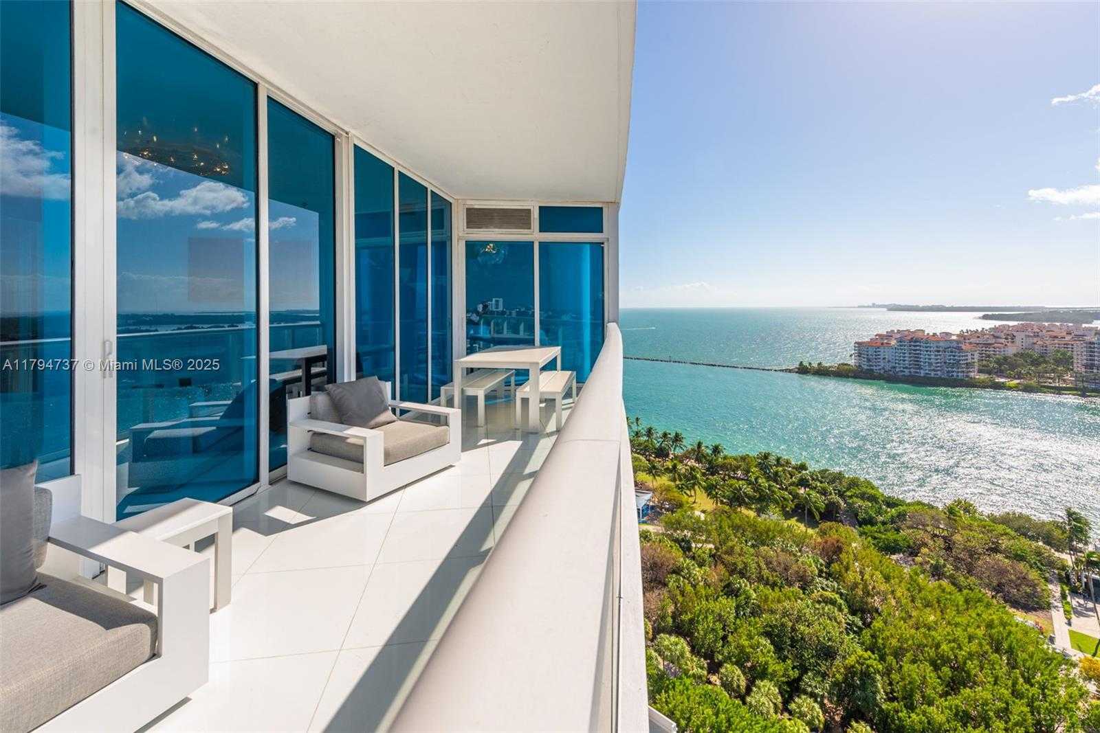 Small Image of 100 SOUTH POINTE DR #2101, Miami Beach Number 7
