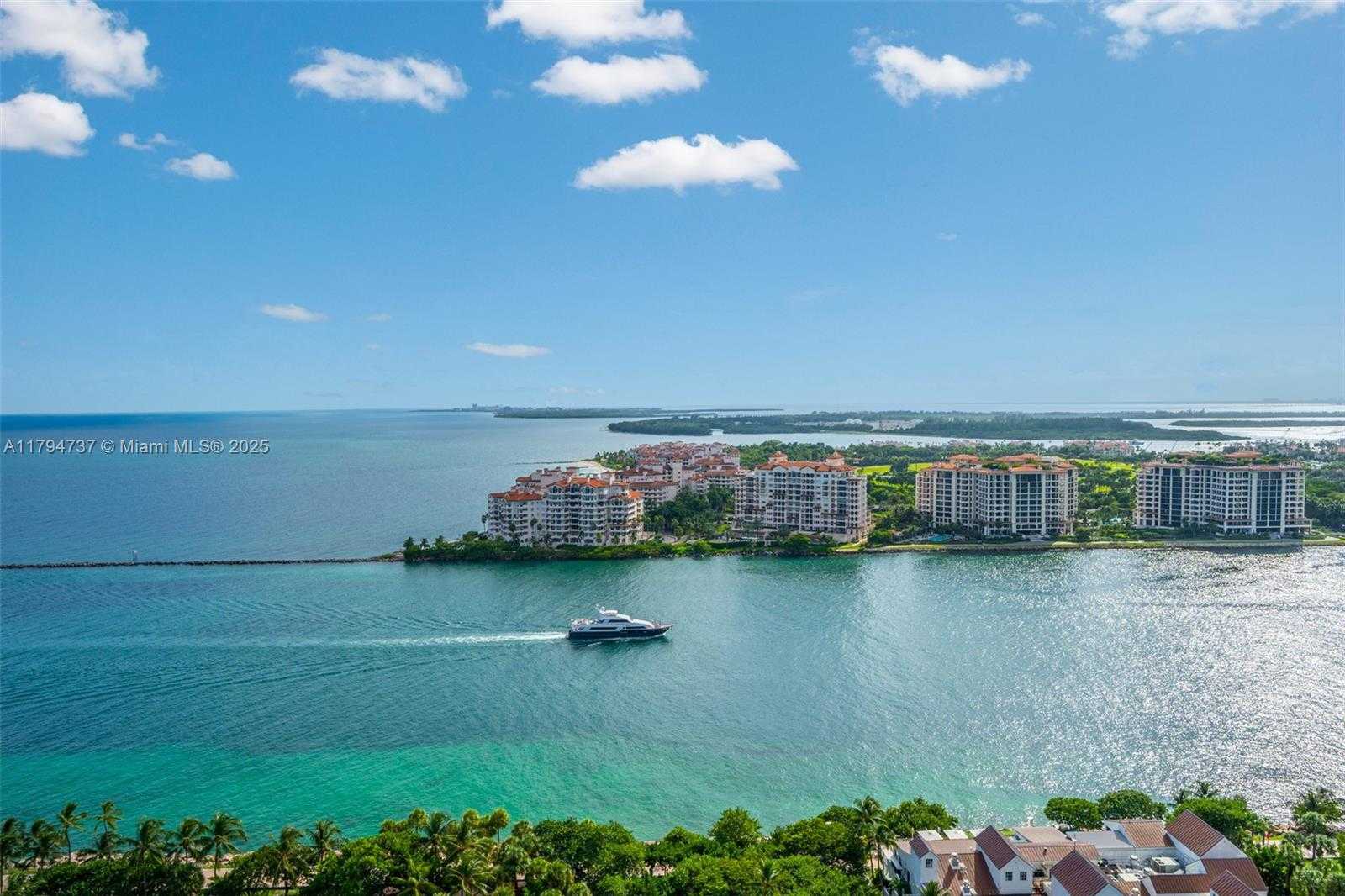Small Image of 100 SOUTH POINTE DR #2101, Miami Beach Number 8