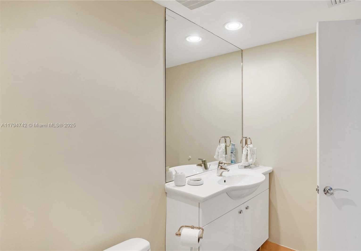 Small Image of 1850 SOUTH OCEAN DR #1410, Hallandale Beach Number 23
