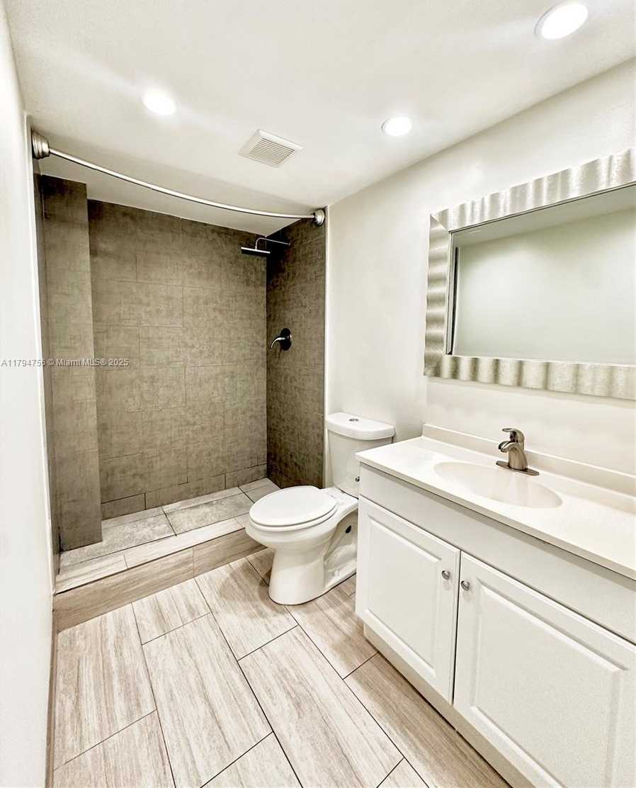 Small Image of 1175 NORTH EAST MIAMI GARDENS DR #311E, Miami Number 12