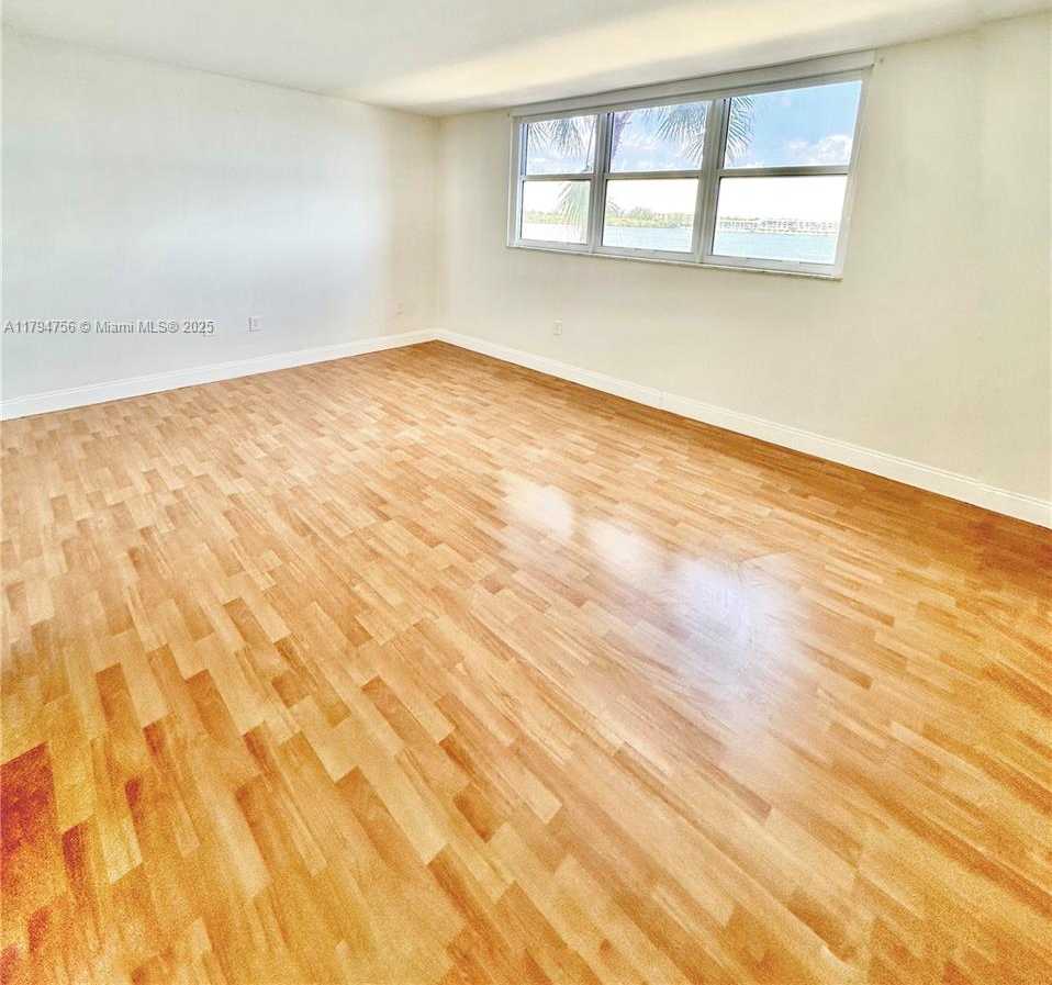 Small Image of 1175 NORTH EAST MIAMI GARDENS DR #311E, Miami Number 5