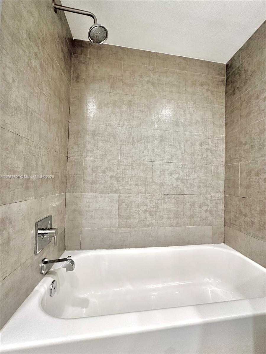Small Image of 1175 NORTH EAST MIAMI GARDENS DR #311E, Miami Number 8