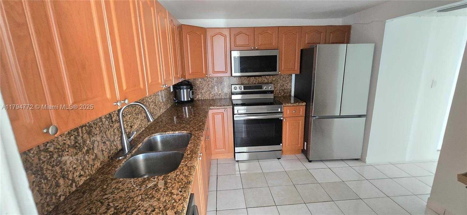Small Image of 1800 COLLINS AVE #8A, Miami Beach Number 10