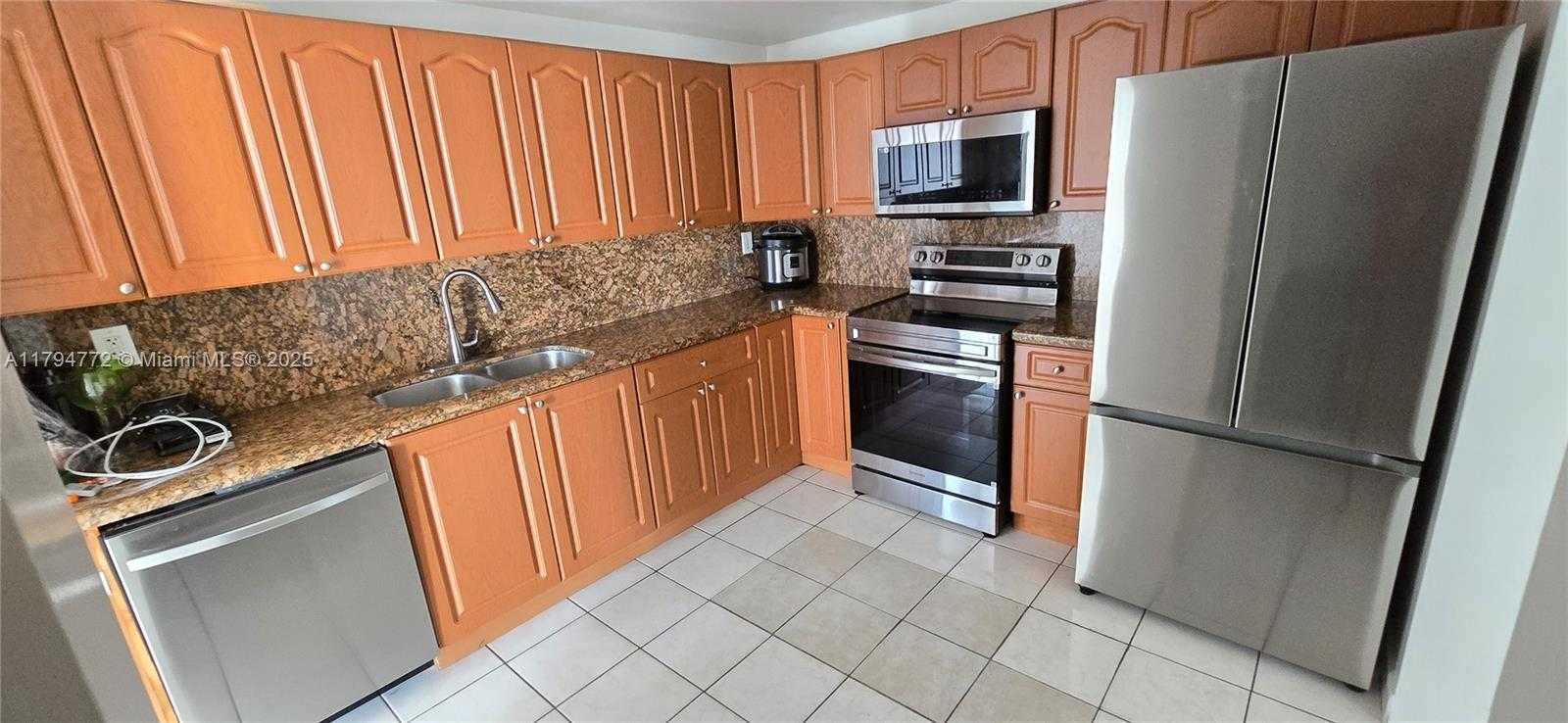 Small Image of 1800 COLLINS AVE #8A, Miami Beach Number 11