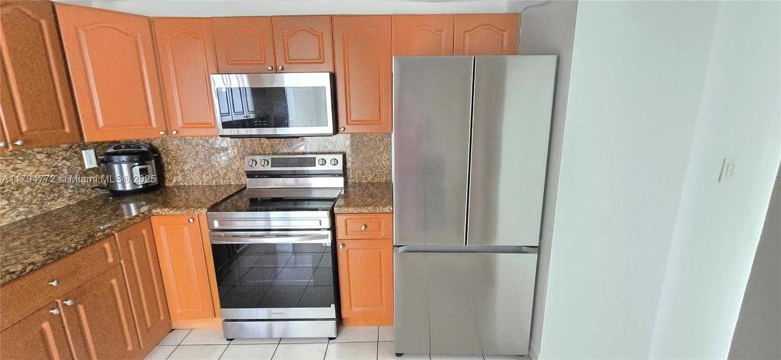 Small Image of 1800 COLLINS AVE #8A, Miami Beach Number 12