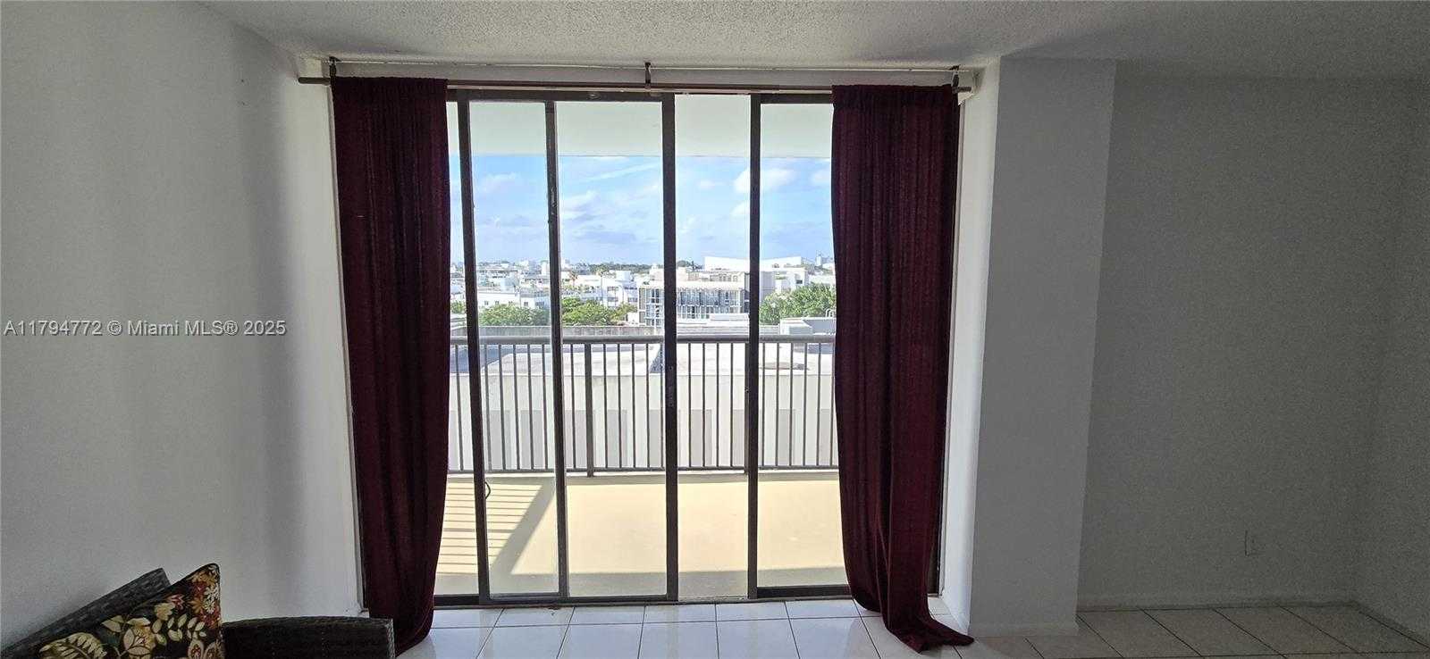 Small Image of 1800 COLLINS AVE #8A, Miami Beach Number 4