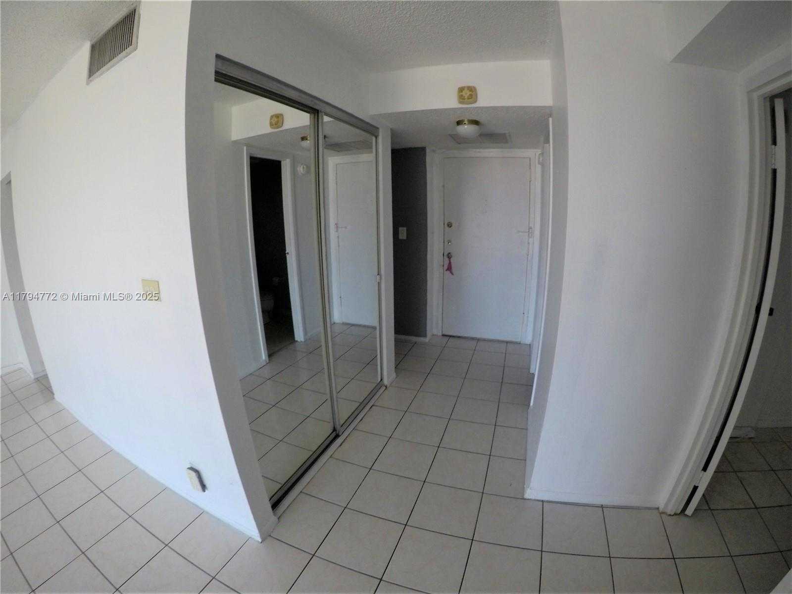 Small Image of 1800 COLLINS AVE #8A, Miami Beach Number 9
